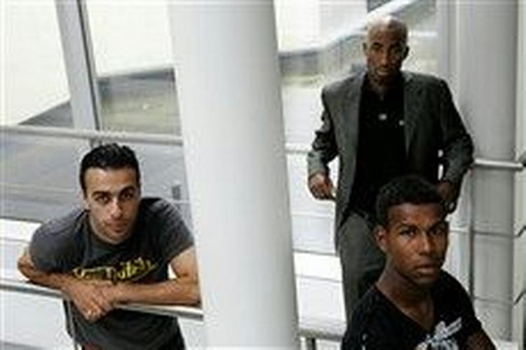 Farhad Bashari, Manuel Lopez og Emanuel Fernandes blev smidt ud af deres hotel i Århus i forbindelse med FC Barcelonas besøg. Hotelejeren mistænkte dem for terror.   Foto: Rasmus Baaner 