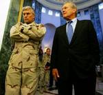 General George Casey har drøftet en tilbagetrækning fra Irak med Donald Rumsfeld. - Foto: AP 