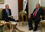 Rumsfeld (tv.) besøgte blandt andre Iraks præsident, Jalal Talabani. - Foto: AP 
