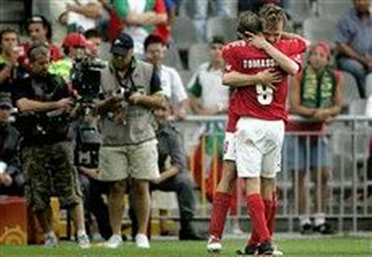 Landsholdskammeraterne Grønkjær og Tomasson udvider samarbejdet til også at omfatte klubholdet VfB Stuttgart.   Foto: Peter Hove Olesen 
