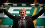 Gordon Strachan er upopulær blandt flere af Celtics fans. De føler sig ydmyget efter klubbens 5-0 nederlag. - Foto: AP 