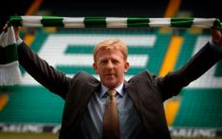 Gordon Strachan er upopulær blandt flere af Celtics fans. De føler sig ydmyget efter klubbens 5-0 nederlag. - Foto: AP 
