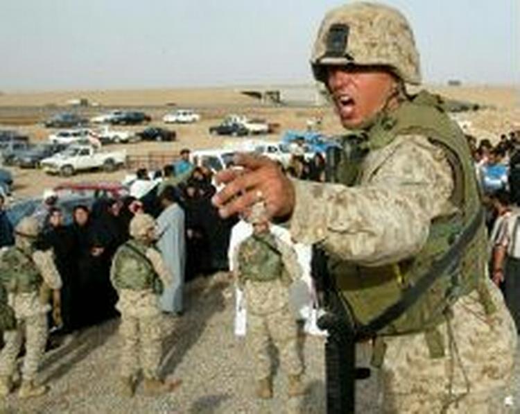 Amerikanske marinesoldater på opgave ved Abu Ghraib-fængslet i Irak.- Arkivfoto: AP 