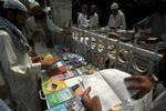 1.400 udenlandske elever på de pakistanske koranskoler bliver nu bortvist. - Foto: AP 