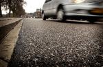 Den nye type asfalt betyder, at beboerne langs Øster Søgade i København har fået dæmpet støjen fra trafikken betydeligt.   Foto: Jens Dresling 