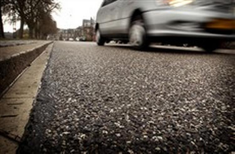 Den nye type asfalt betyder, at beboerne langs Øster Søgade i København har fået dæmpet støjen fra trafikken betydeligt.   Foto: Jens Dresling 
