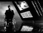 Når den manglende kontrol bliver fatal. Peter Sellers som Dr. Strangelove, alias Merkwürdigliebe, der prøver at skjule sin fortid som videnskabsmand i Hitlers tjeneste. Still fra Stanley Kubricks film fra 1964. 