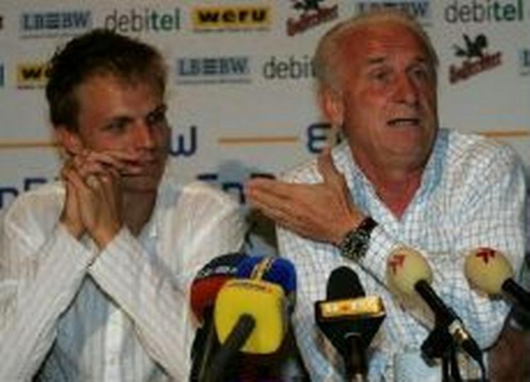 Jesper Grønkjær og trænerlegenden Giovanni Trapattoni. - Foto: AP. 