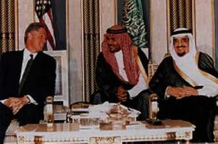 Den afdøde Kong Fahd har haft et godt forhold til flere amerikanske præsidenter, her Bill Clinton. - Arkivfoto: AP 