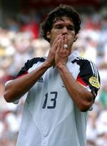Ballack forhandler kun med Bayern. - Arkivfoto: AP. 