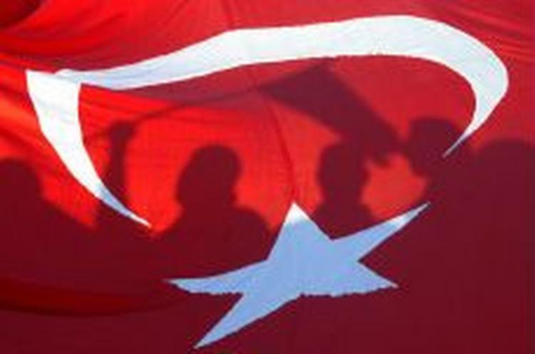 Efter planen skal EU begynde optagelsesforhandlingerne med Tyrkiet i oktober. Men flere lande er fortsat yderst skeptiske og stiller nye krav til tyrkerne. - Foto: AP 