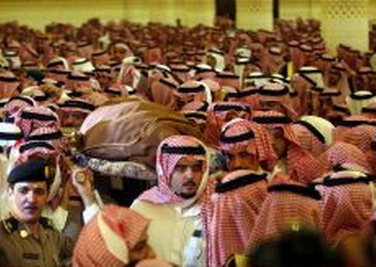 Saudi-arabiens regent gennem 23 år blev i dag begravet i hovedstaden Riyadh - Foto: AP 