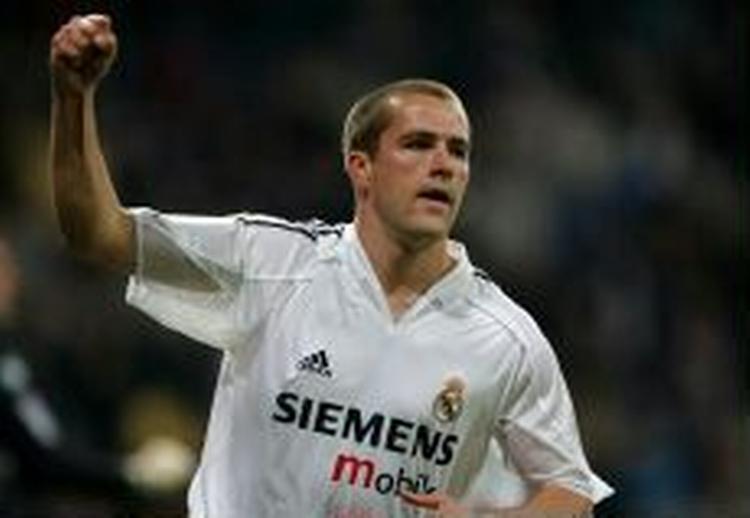 På trods af sin status som reserve i Real Madrid scorede Michael Owen 16 gange i sidste sæson. - Arkivfoto: AP. 
