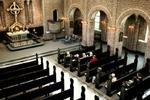 Knyt en jagt til gudstjenesten, opfordrer biskop Lindhardt. Så kommer folk i kirke. - Arkivfoto fra Apostelkirken på Vesterbro: Miriam Dalsgaard 