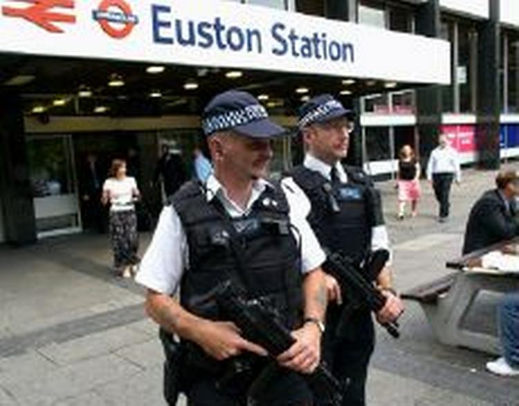 Mere end 6.000 betjente skal sikre London. - Foto: AP 