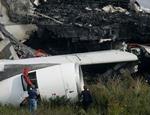 Indenfor to minutter var samtlige passagerer og besætningsmedlemmer ude af det havarerede Air France-fly .- Foto: AP 