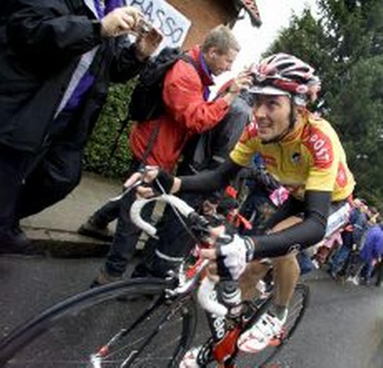 Ivan Basso på vej op ad bakken på Kiddesvej i Vejle. - Foto: Claus Bonnerup 