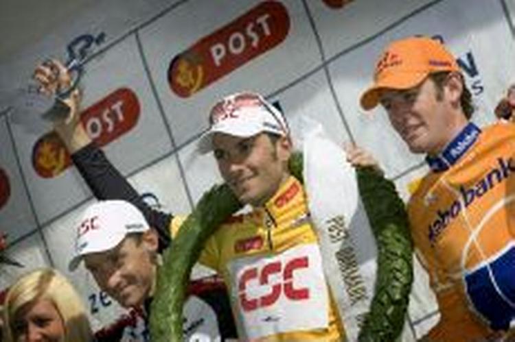 Kurt-Asle Arvesen, Ivan Basso og Rory Sutherland på podiet. - Foto: Claus Bonnerup 