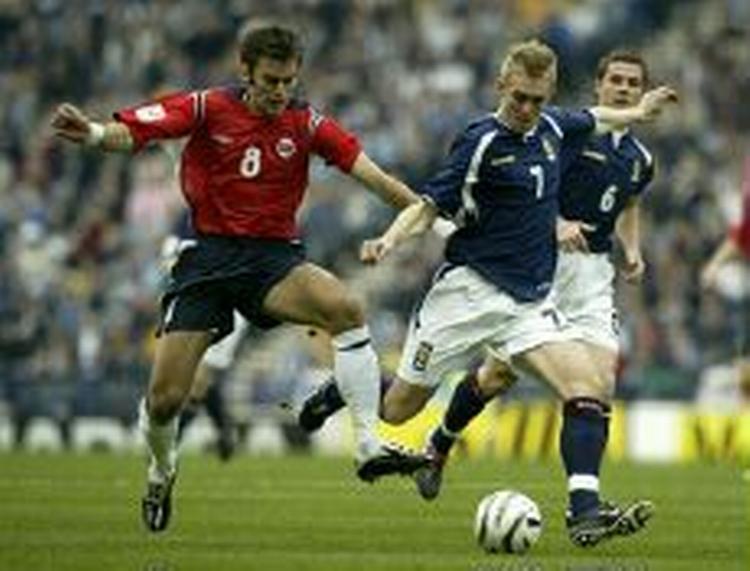 Man. Uniteds Darren Fletcher får en pause mod Østrig. - Arkivfoto: AP. 