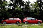 Opel Astra GTC Turbo (til venstre) og VW Golf GTI. Foto: Thomas Borberg 