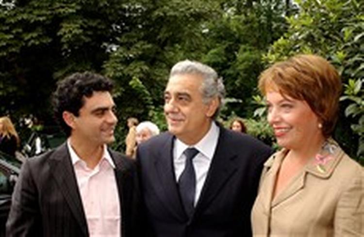 Domingo har ingen planer om at stoppe karrieren. Her er han flankeret af tenorkollegaen Rolando Villazón og sopranen Nina Stemme ved præsentationen af nyindspilning af Wagners  Tristan og Isolde .   Foto: Charlotte Oswald 