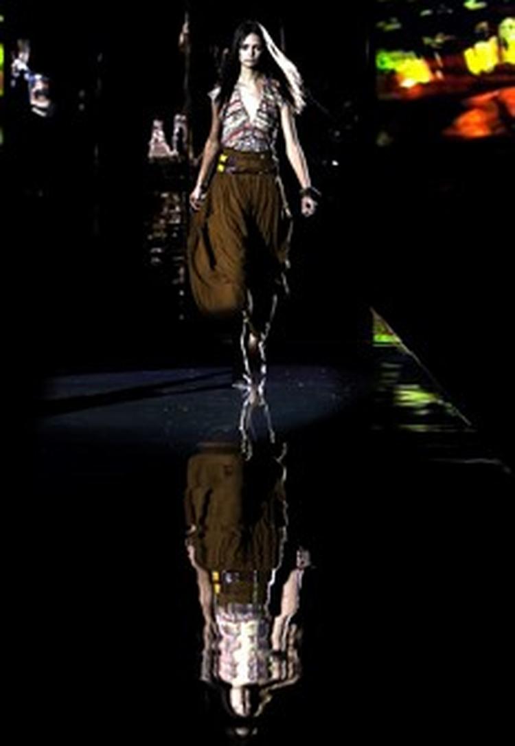 De københavnske modemesser CIFF i Bella Center, Cph Vision i Øksnehallen og Fanny &amp;amp; Foxy Fashion Fair i Råhuset forår-8 og sommer8kollektionerne. Her en hængerøv fra CIFF s Trend Show.   Foto: Martin Bubandt Jensen 