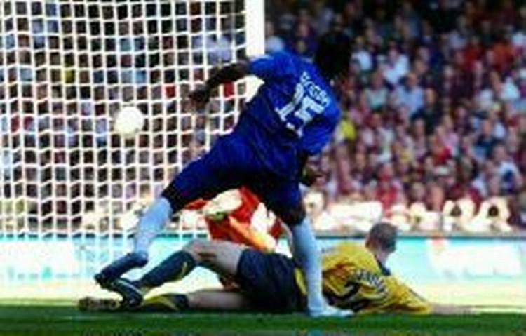 Hvis de engelske fans vil se Chelseas Didier Drogba og de mange andre stjerner i Premier League, skal de møde lidt tidligere op på stadion. - Foto: AP. 