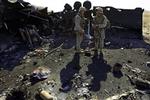 14 amerikanske marinesoldater blev i sidste uge dræbt af en bombve i vejsiden. Muligvis er den blevet fremstillet i Iran.   Foto: Jacob Silberberg/AP 