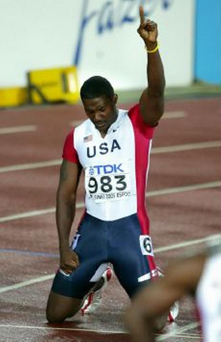 Justin Gatlin fejrer sin anden VM-guldmedalje i Helsingfors. - Foto: AP 
