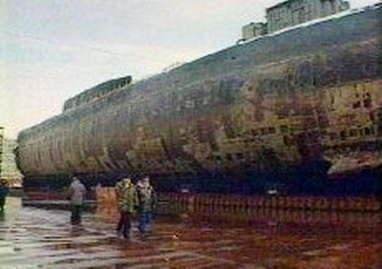 Vraget af Kursk på et billede fra efteråret 2001. 118 personer omkom om bord på ubåden. - Arkivfoto: AP 