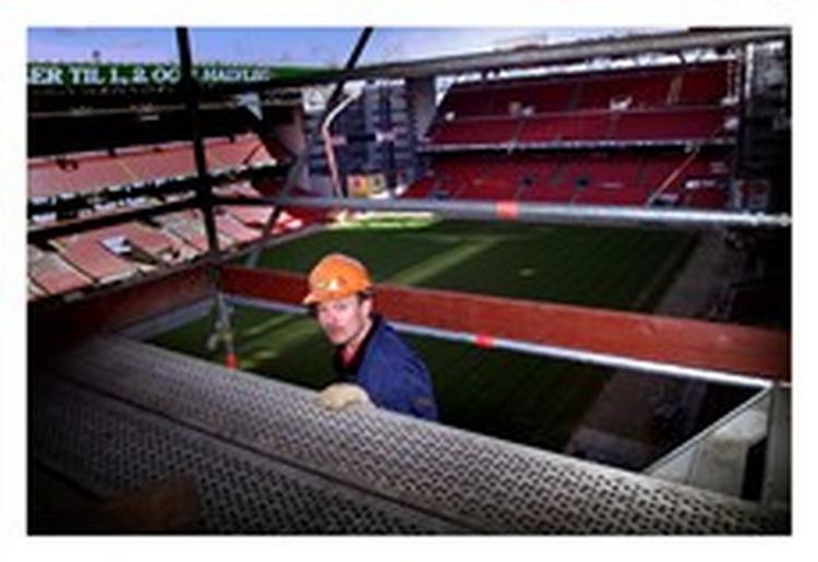 Før Det Internationale Melodi Grand Prix i 2001 blev Parken overdækket. Det viser sig nu, at en forudsætning for denne overdækning var et løfte om forbedrede muligheder for store arrangementer i Parken.   Arkivfoto: Thomas 