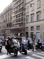 Selv folk med pæne indtægter må flytte uden for byen i for eksempel Paris - eller rykke sammen i små lejligheder i byen. - Foto: Martin Palm 