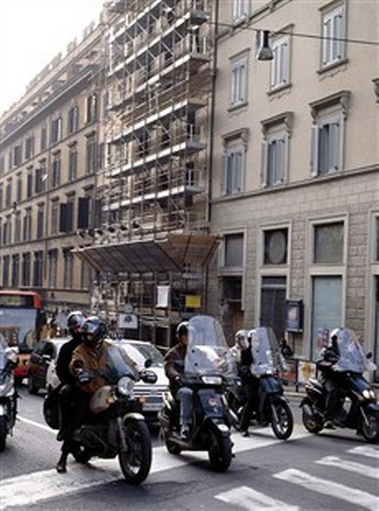 Selv folk med pæne indtægter må flytte uden for byen i for eksempel Paris - eller rykke sammen i små lejligheder i byen. - Foto: Martin Palm 