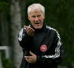 Morten Olsen spejder frem mod Tyrkiet-kampen. - Arkivfoto: Lars Poulsen 