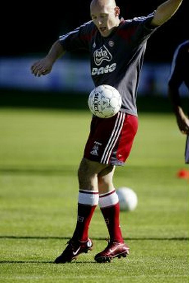 Thomas Gravesen giver den gas til træning. - Foto: Jakob Ehrbahn 