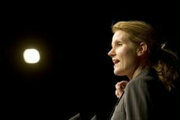 Helle Thorning-Schmidt kan næppe leve op til løfterne fra valgkampen om formandsposten i S. - Arkivfoto: Thomas Sjørup 