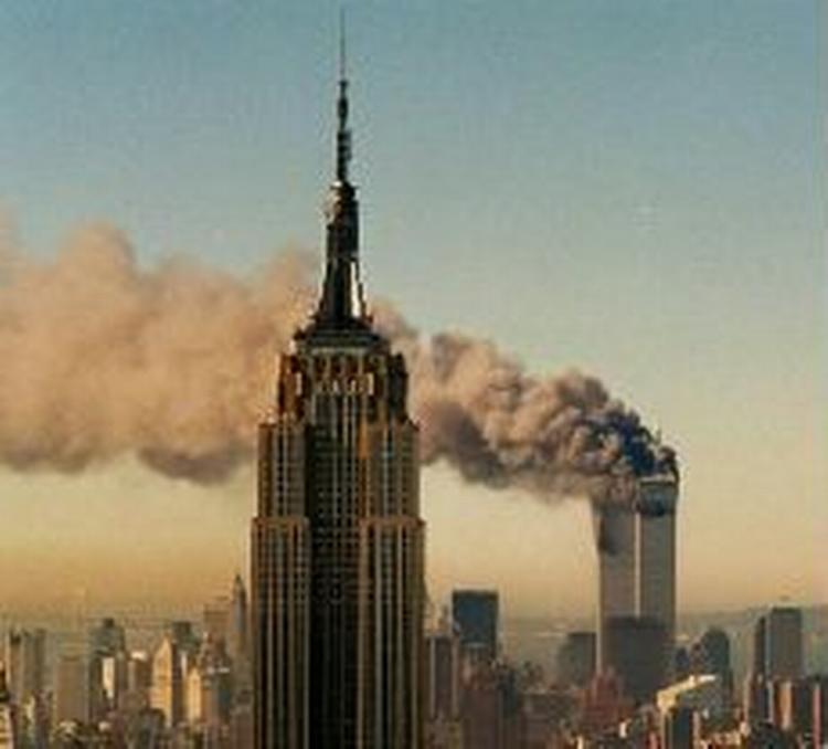 World Trade Center i flammer 11. september 2001. - Arkivfoto: AP 