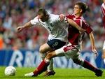End ikke et møde med Wayne Rooney kunne ryste Daniel Agger, der har fået et formidabelt gennembrud i dansk fodbold i 2005.   Foto: AP 