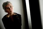 SPROGMENNESKE. Hanne Ørstavik (f. 1969) søger kompromisløst det ægte i litteraturen. Hendes nye roman handler om, hvad der sker   eller ikke sker   når ordene ikke slår til.   Foto: Martin Lehmann 