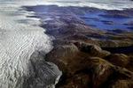 Kanten af indlandsisen ved den grønlandske by Ilulissat. I Arktis er temperaturen steget med 3-4 grader i løbet af de seneste 100 år, og forskerne venter, at den vil stige yderligere 4-7 grader inden 2100. - Foto: Martin Lehmann 