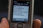 En SMS fra razzia.dk tikker ind og advarer om politiets fartkontrol. Det er især sælgere, taxachauffører og andre, der sidder i bilen mange timer, som er tilmeldt servicen.   Foto: Finn Frandsen 