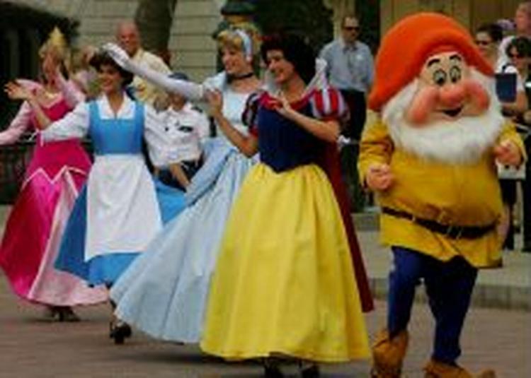Flere af de kinesiske fabrikker, der leverer varer og udstyr til Disney-imperiet, udsætter medarbejderne for ekstremt ringe arbejdsvilkår, hedder det i ny rapport. - Foto: AP 