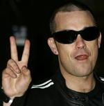 Robbie Williams ankommer til Brit Awards i London i februar. - Arkivfoto: AP 