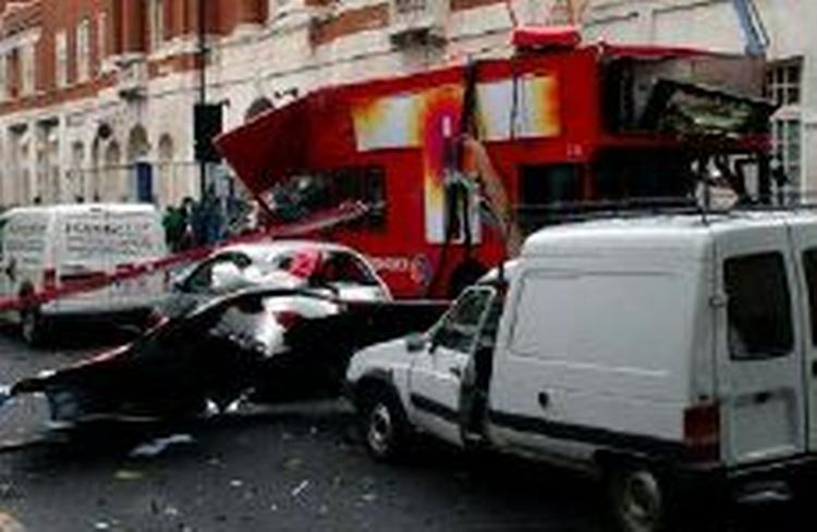 Bus nummer 30 eksploderede ved Russell Square. - Arkivfoto: AP 