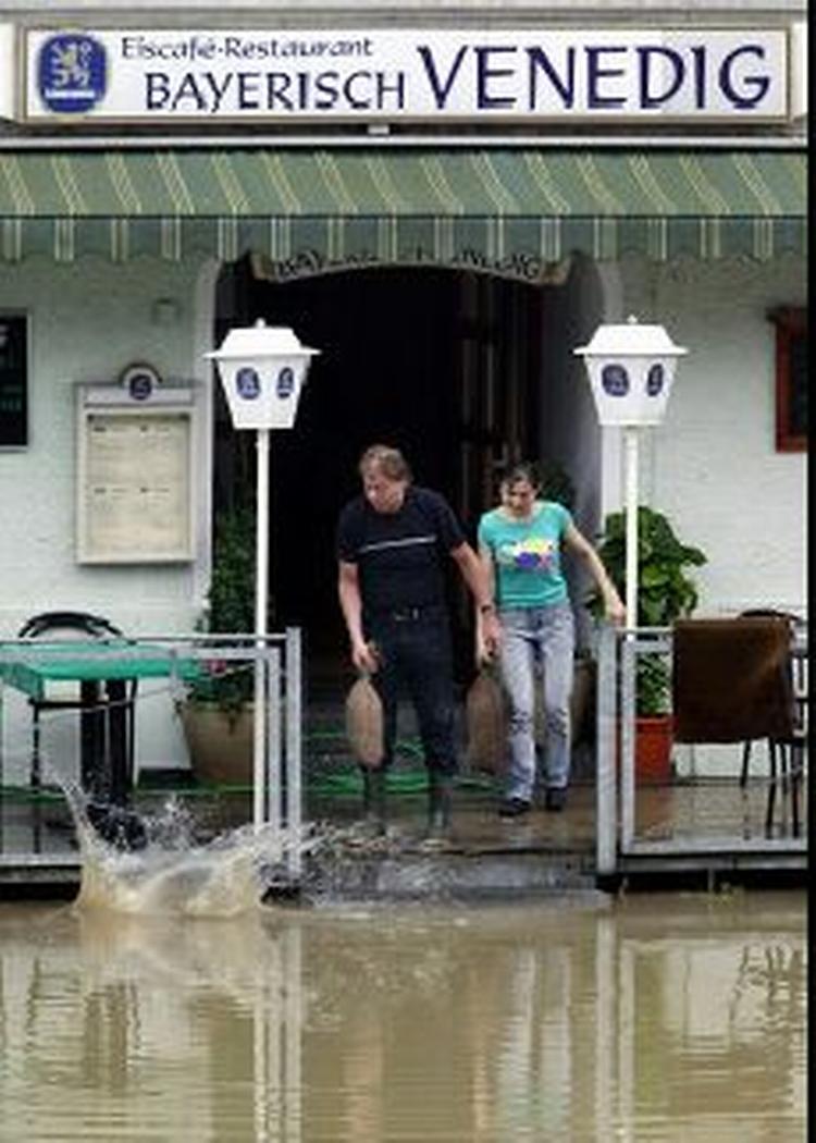Restauranten 'Bayerns Venedig' i byen Passau i det sydlige Tyskland er velvalgt i disse dage. - Foto: AP 