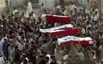 Fire tilhængere af shiapræsten Muqtada al-Sadr blev i går begravet i den hellige by Najaf.   Foto: AP 
