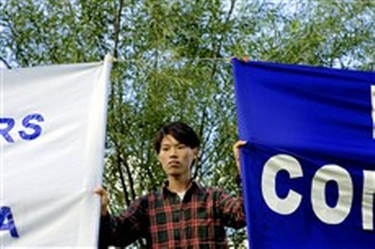 Xiaotin Liu flygtede fra Kina til Danmark. Han er udøver af Falun Gong og demonstrerede mandag mod den kinesiske rigsadvokat foran Hotel Scandic - Foto: Peter Hove Olesen 