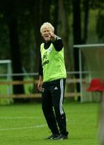 Morten Olsen leder efter den bedste løsning for det danske forsvar. - Foto: lars Poulsen 