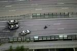 Røverne satte ild til seks biler på den svenske motorvej. - Foto: Pontus Lunddahl 