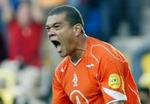 Buoma jubler efter en scoring under sidste sommers EM i Portugal. - Arkivfoto: AP. 